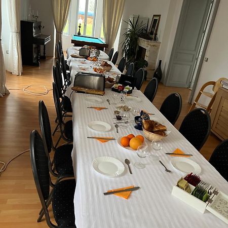 Chateau Camus Bed and Breakfast Montmarault Εξωτερικό φωτογραφία