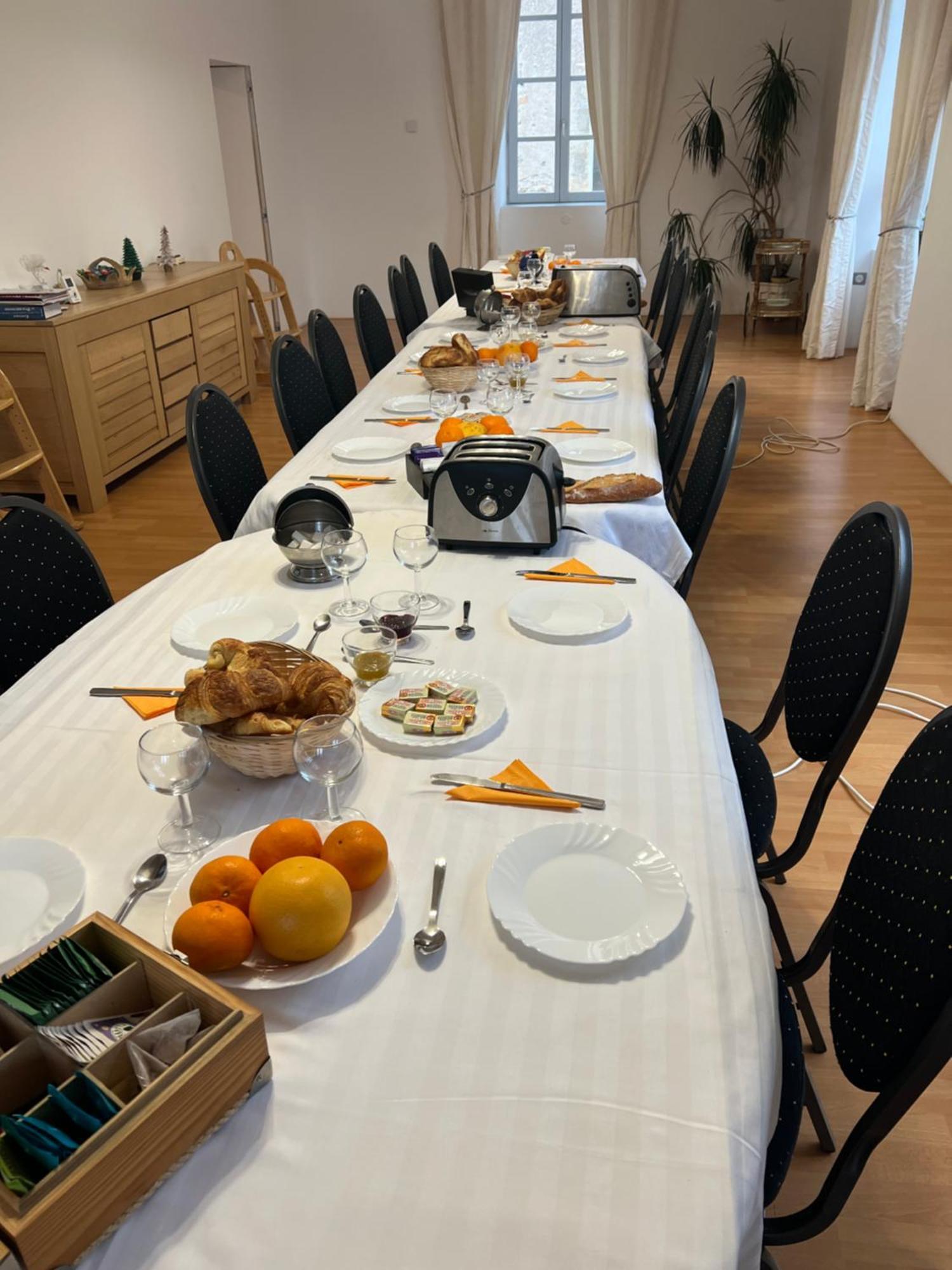 Chateau Camus Bed and Breakfast Montmarault Εξωτερικό φωτογραφία