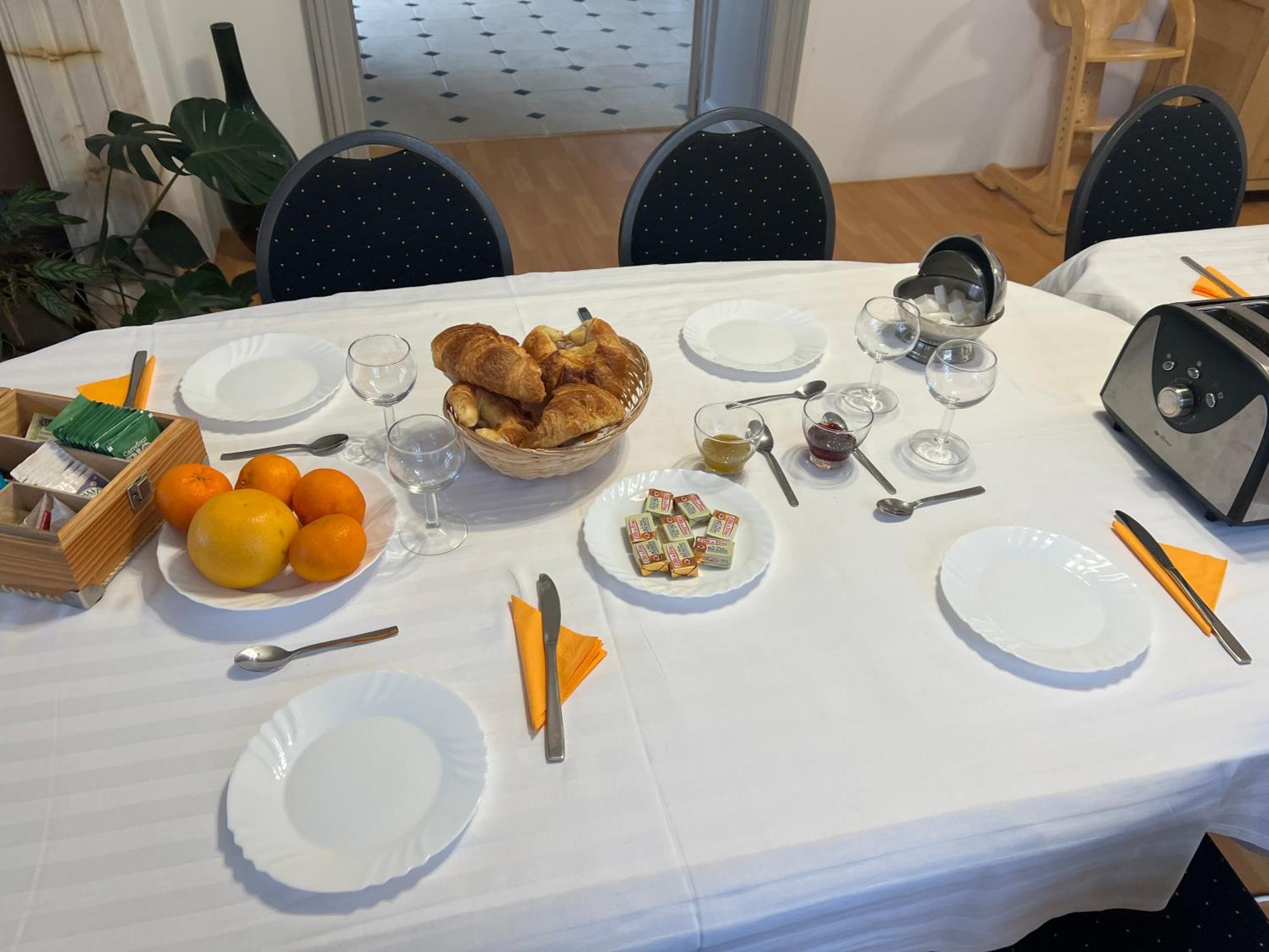 Chateau Camus Bed and Breakfast Montmarault Εξωτερικό φωτογραφία